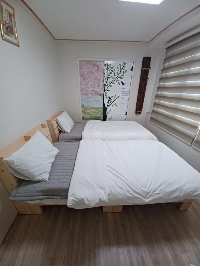 J&J Guesthouse جيونجو المظهر الخارجي الصورة