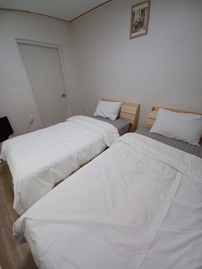 J&J Guesthouse جيونجو المظهر الخارجي الصورة